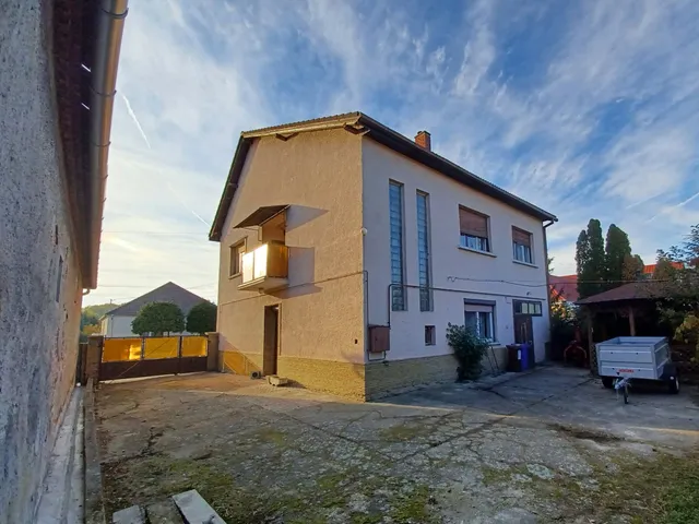 Eladó ház Szárföld 196 nm