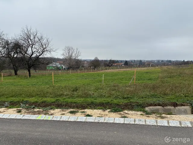 Eladó telek Gyarmat 1031 nm