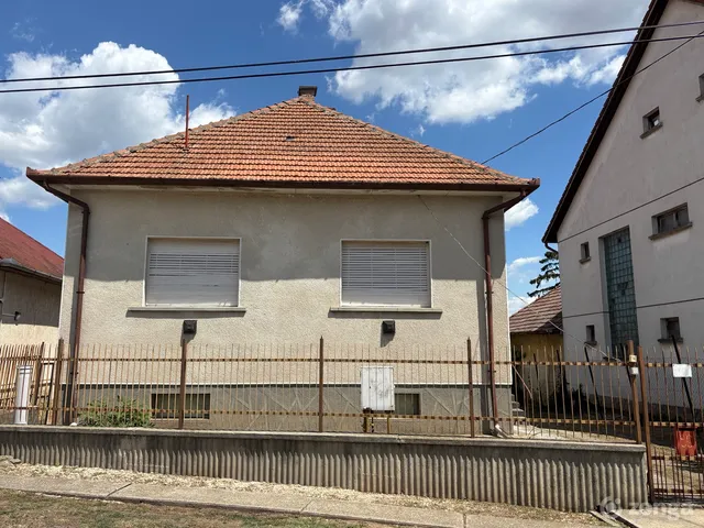Eladó ház Úri, Fő utca 96 158 nm