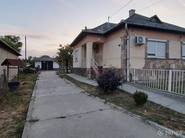 Eladó ház Atkár 100 nm