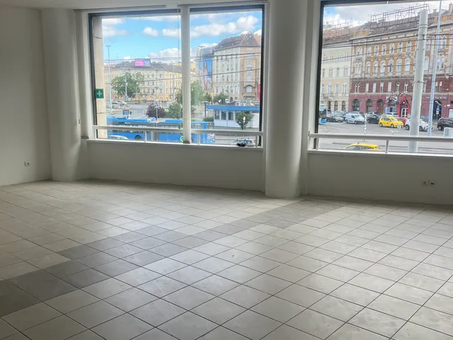 Kiadó kereskedelmi és ipari ingatlan Budapest IX. kerület, Középső Ferencváros, Boráros tér 7 63 nm