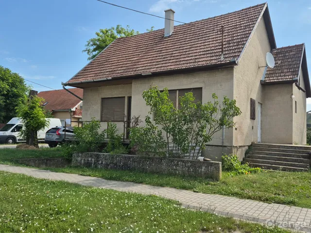 Eladó ház Áporka 120 nm