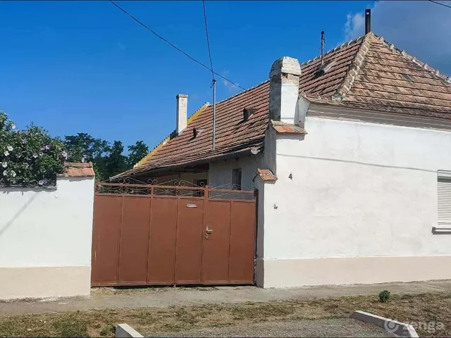 Eladó ház Csót, Arany János utca 4 61 nm
