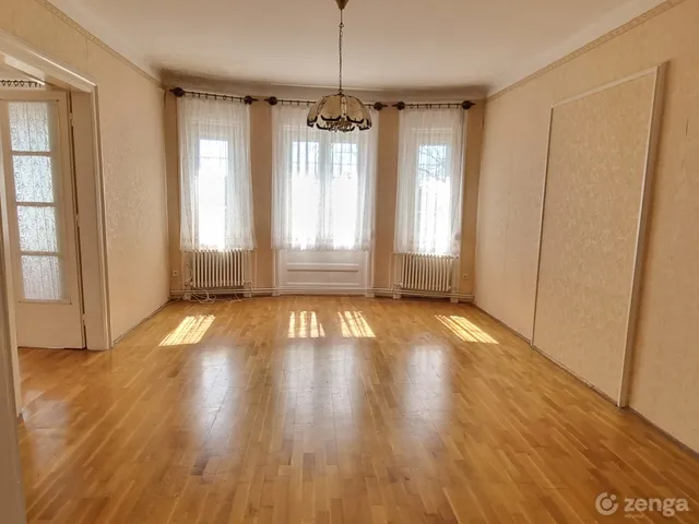 Eladó lakás Pétfürdő 137 nm