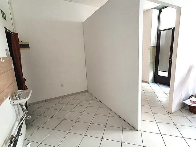 Kiadó kereskedelmi és ipari ingatlan Sopron, Belváros 21 nm
