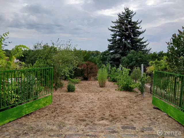 Eladó telek Dunaújváros, Újtelep 720 nm