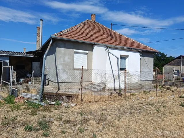 Eladó ház Alattyán, Sport utca 5 100 nm
