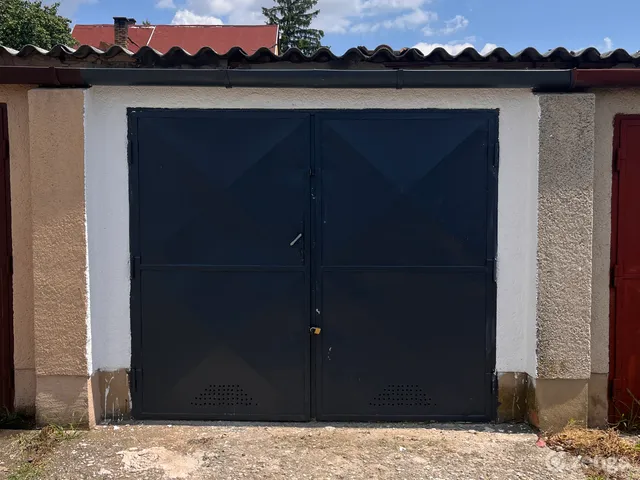 Eladó garázs Pécs, Uránváros 19 nm