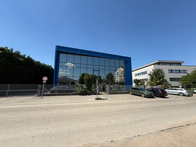 Eladó kereskedelmi és ipari ingatlan Székesfehérvár, Raktár utca 1685 nm