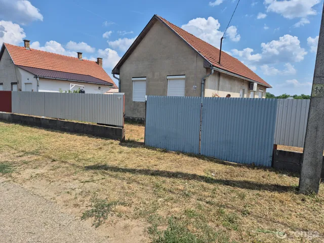 Eladó ház Nyíradony, Aradványpuszta 78 nm