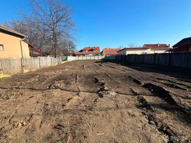 Eladó telek Budapest XVIII. kerület, Szemeretelep 896 nm