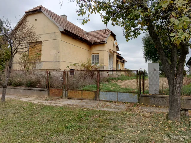 Eladó ház Gamás, Fo utca 51 75 nm