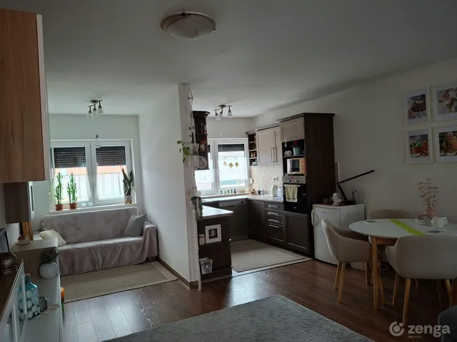 Eladó lakás Eger, Maklárihóstya 78 nm