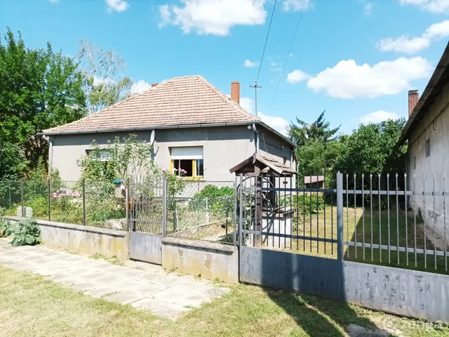 Eladó ház Ukk 72 nm