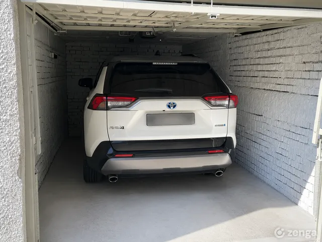 Kiadó garázs Budapest XI. kerület, Gellérthegy 17 nm