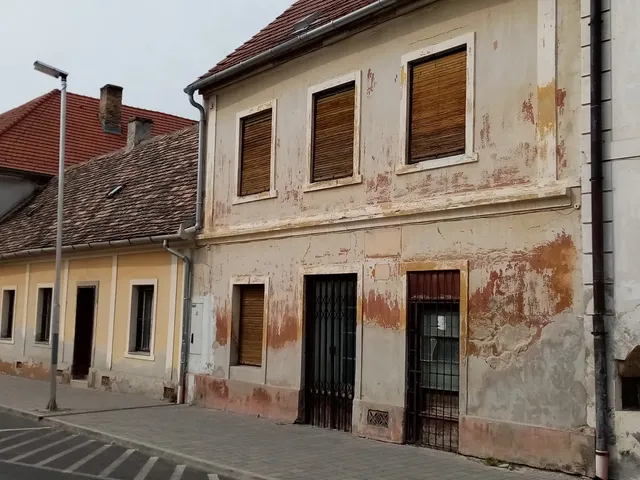 Eladó ház Pápa, Belváros 560 nm