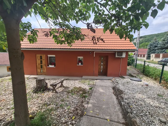 Eladó ház Óbarok, Szőlőhegy utca 56 nm