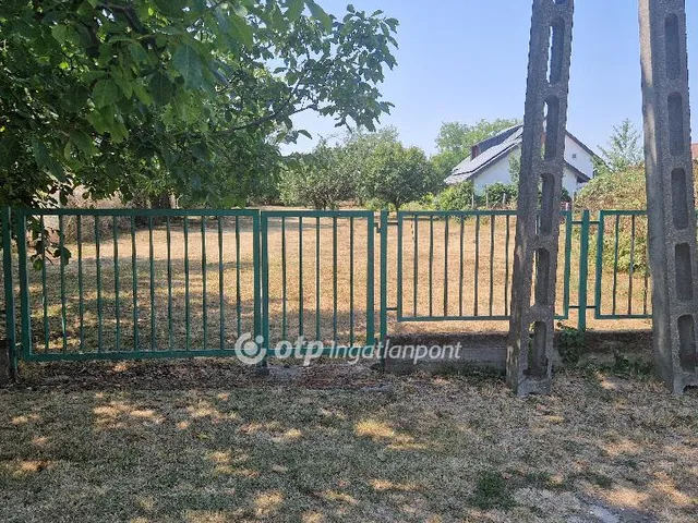 Eladó telek Velence 920 nm