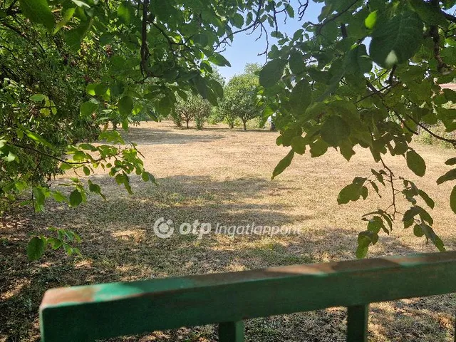 Eladó telek Velence 920 nm