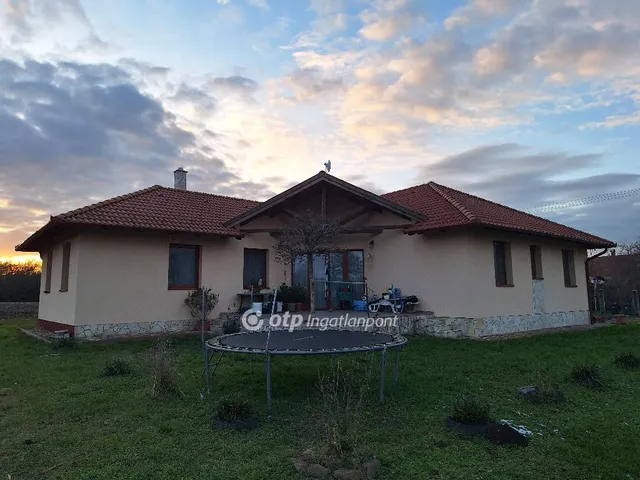 Eladó mezőgazdasági ingatlan Velence 188 nm