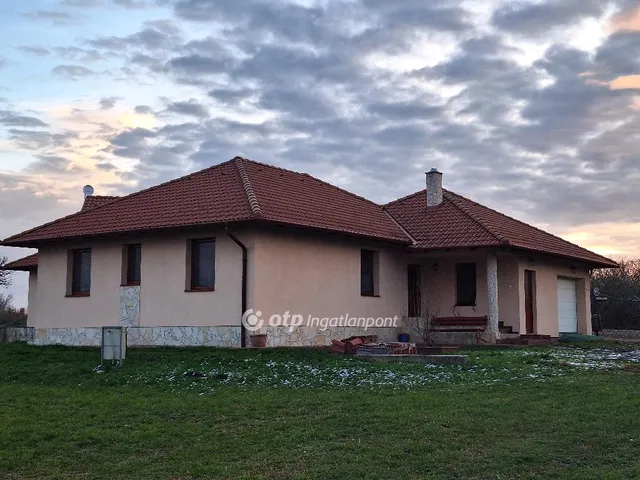 Eladó mezőgazdasági ingatlan Velence 188 nm