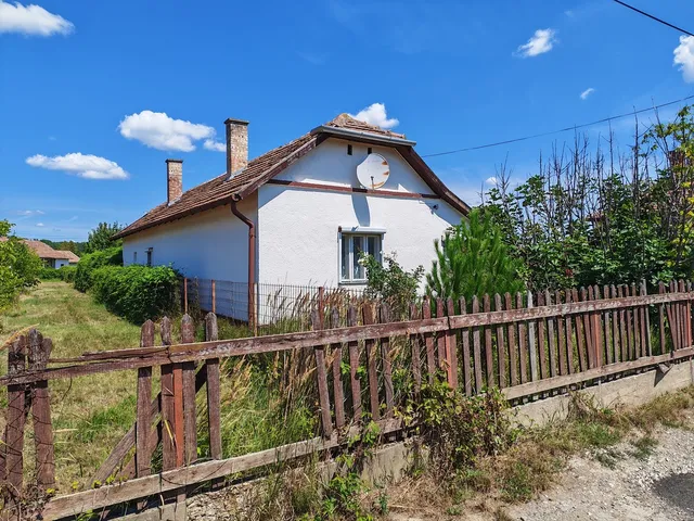 Eladó ház Tiszacsege 79 nm