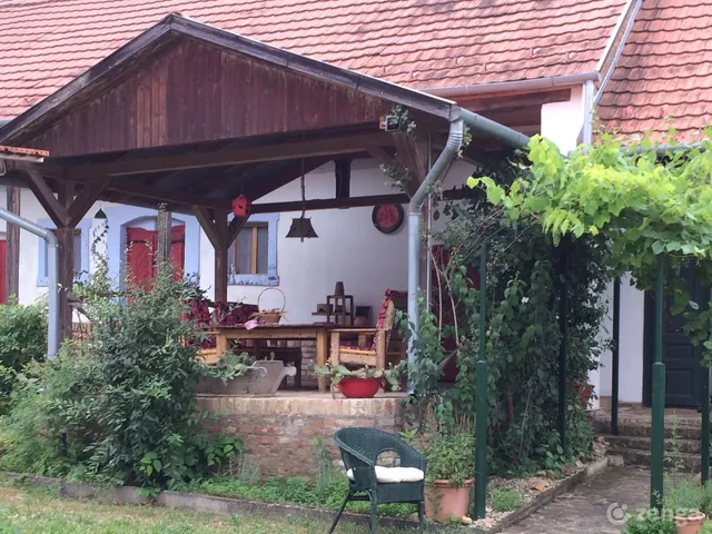 Eladó ház Szakadát 270 nm