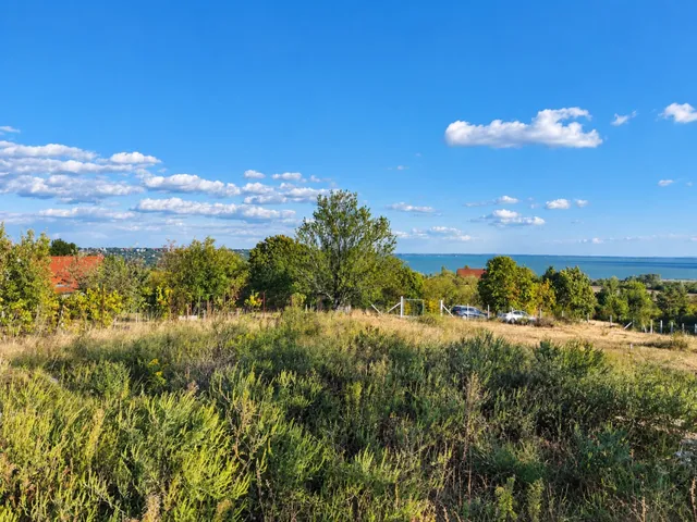 Eladó telek Balatonalmádi 1800 nm