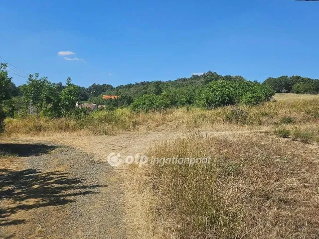 Eladó telek Balatoncsicsó 2880 nm