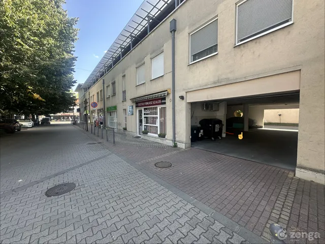 Kiadó garázs Siófok, Belváros 17 nm
