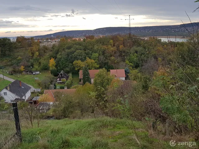 Eladó telek Balatonfűzfő 800 nm