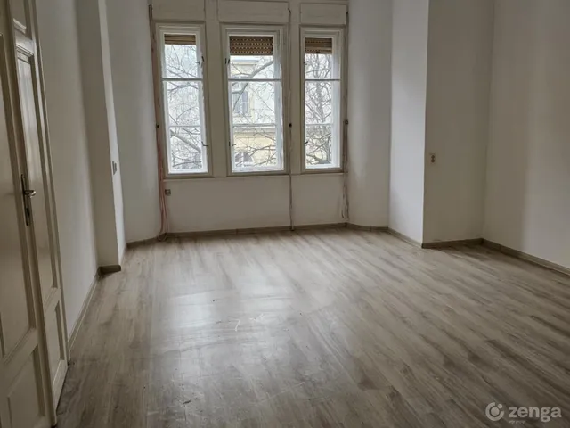 Eladó lakás Szolnok, Belváros 120 nm