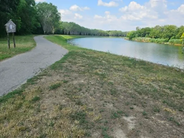 Eladó telek Szolnok, Tenyősziget 8000 nm