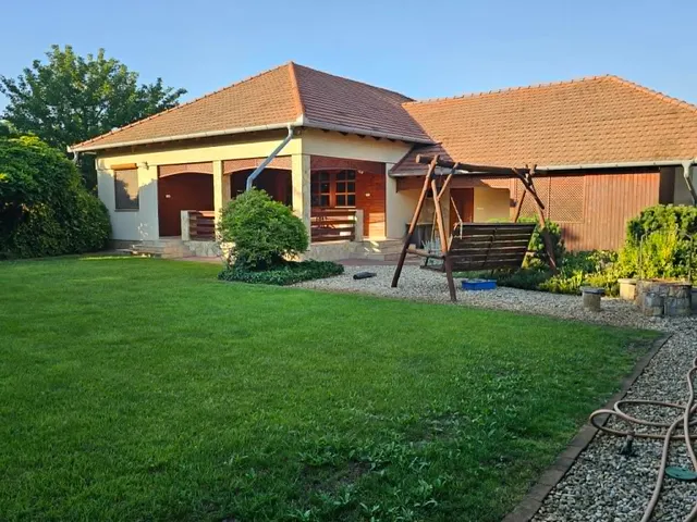 Eladó ház Törökszentmiklós, Alvég 135 nm