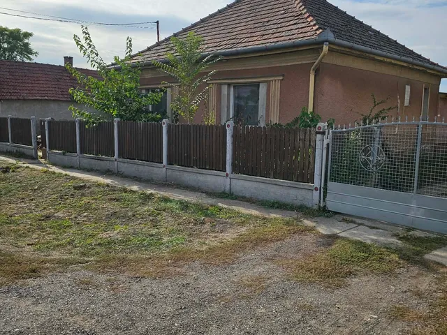 Eladó ház Abony 70 nm