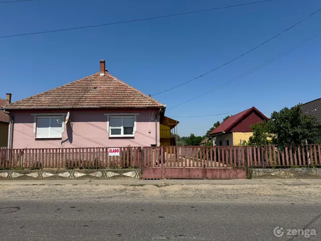Eladó ház Tiszakanyár 200 nm