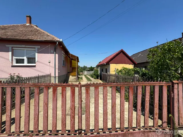 Eladó ház Tiszakanyár, Dombrádi út 17 200 nm