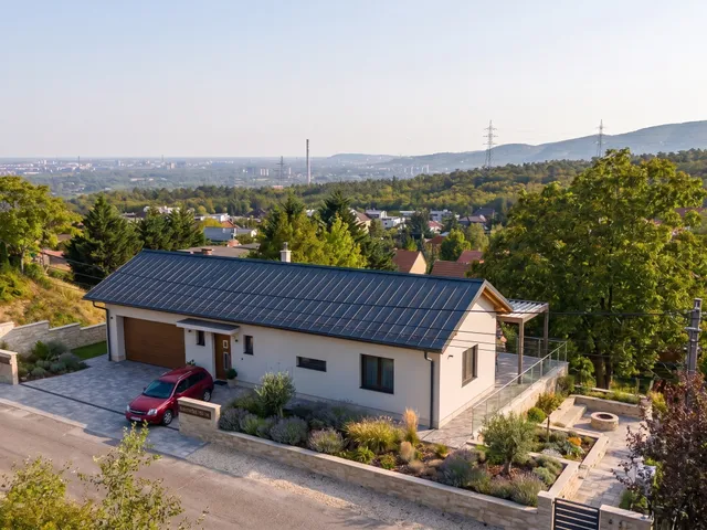 Eladó ház Üröm 310 nm