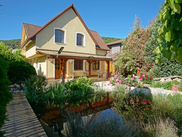 Eladó ház Budapest III. kerület, Csillaghegy 295 nm