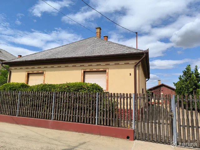 Eladó ház Törtel 99 nm