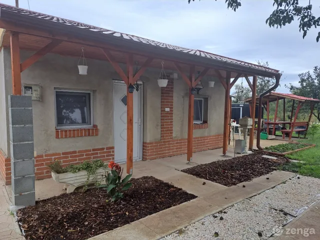 Eladó ház Hajdúszoboszló 30 nm