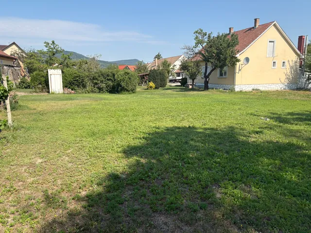 Eladó telek Szigetmonostor 1000 nm