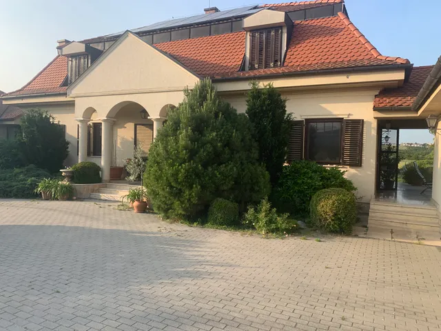 Eladó ház Pomáz 300 nm