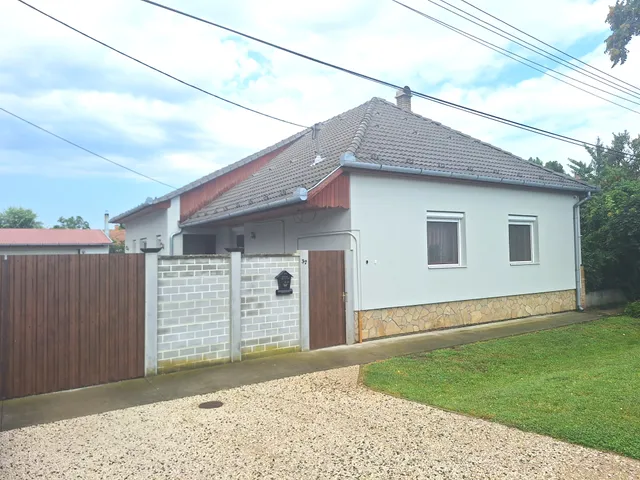 Eladó ház Hódmezővásárhely, Béketelep, Pipacs utca 133 nm