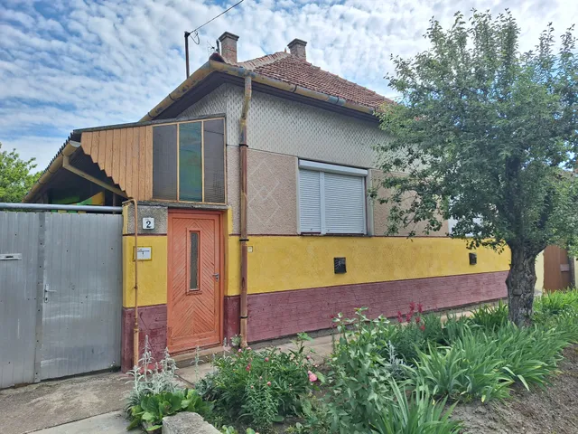 Eladó ház Hódmezővásárhely, Csúcs, Csík utca 86 nm