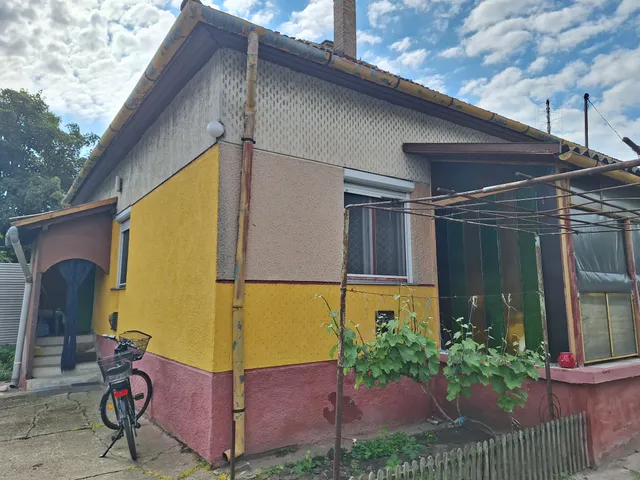Eladó ház Hódmezővásárhely, Csúcs, Csík utca 86 nm