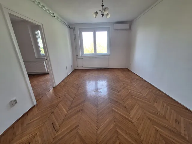 Kiadó lakás Hódmezővásárhely, Csúcs, Szabadság tér 60 nm