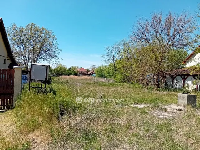 Eladó telek Mikepércs 720 nm