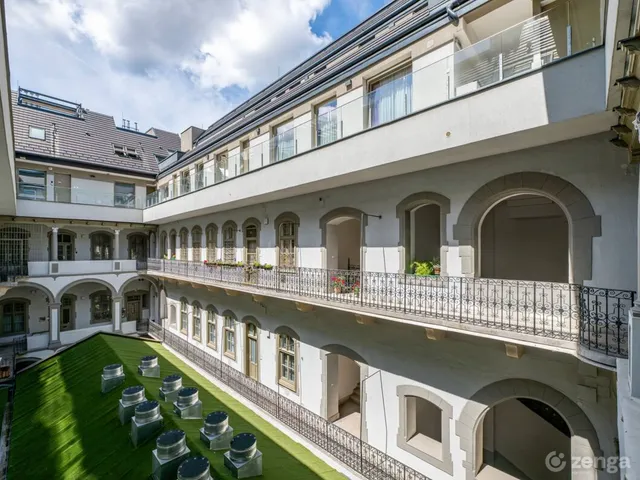 Eladó lakás Budapest VI. kerület, Nagykörúton belüli terület 294 nm