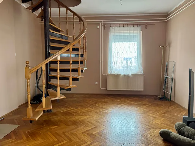 Eladó ház Budapest XVIII. kerület, Újpéteritelep 180 nm